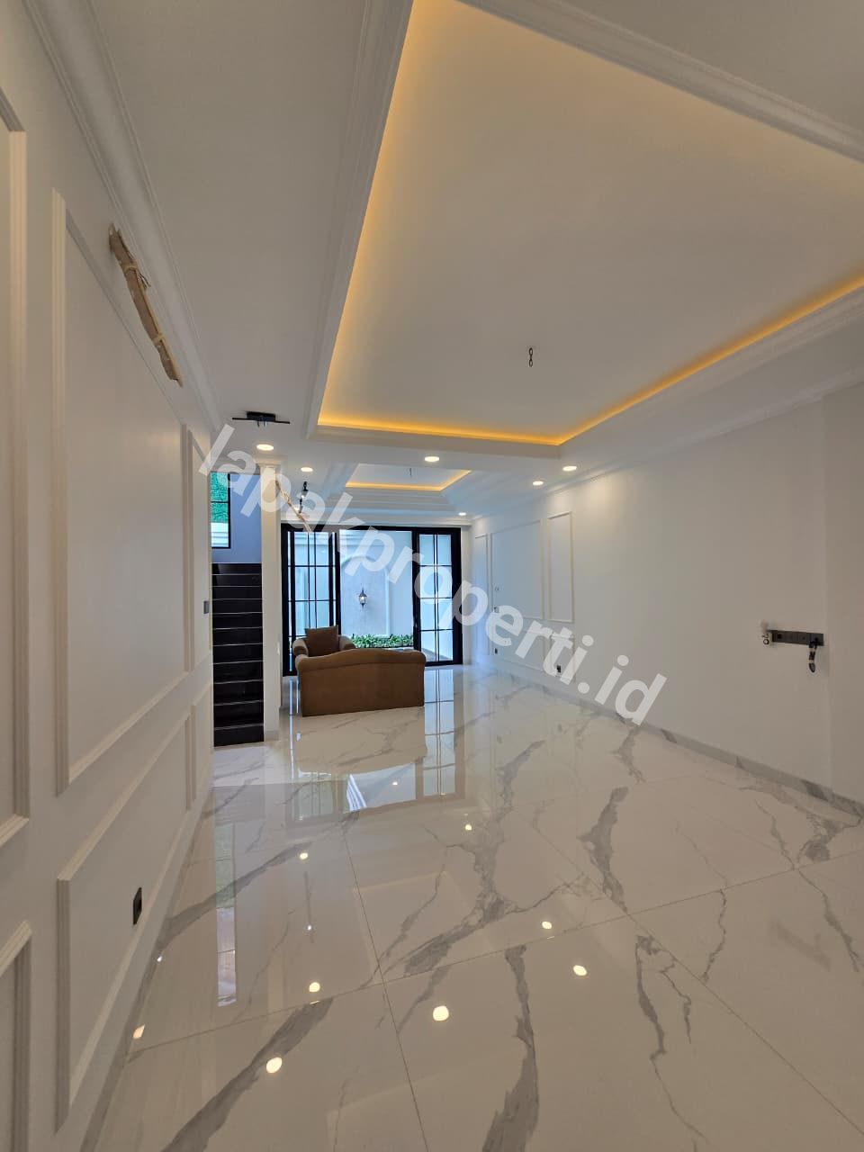 Foto Rumah Mewah Dalam komplek Elite Dengan Pripave Pool Di Pondok Kelapa Jakarta Timur - 2