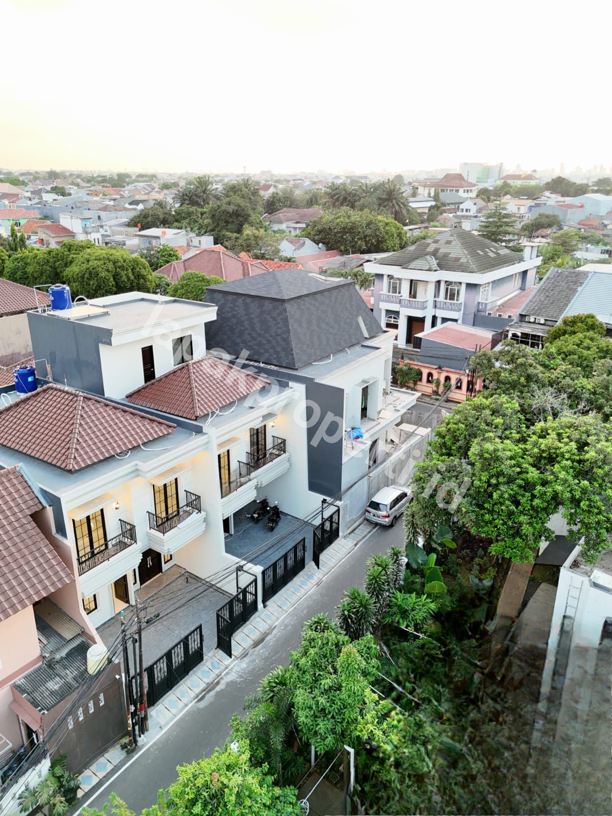 Foto Rumah Mewah Design Classic Modern Dalam Komplek Di Duren Sawit Jakarta Timur - 9