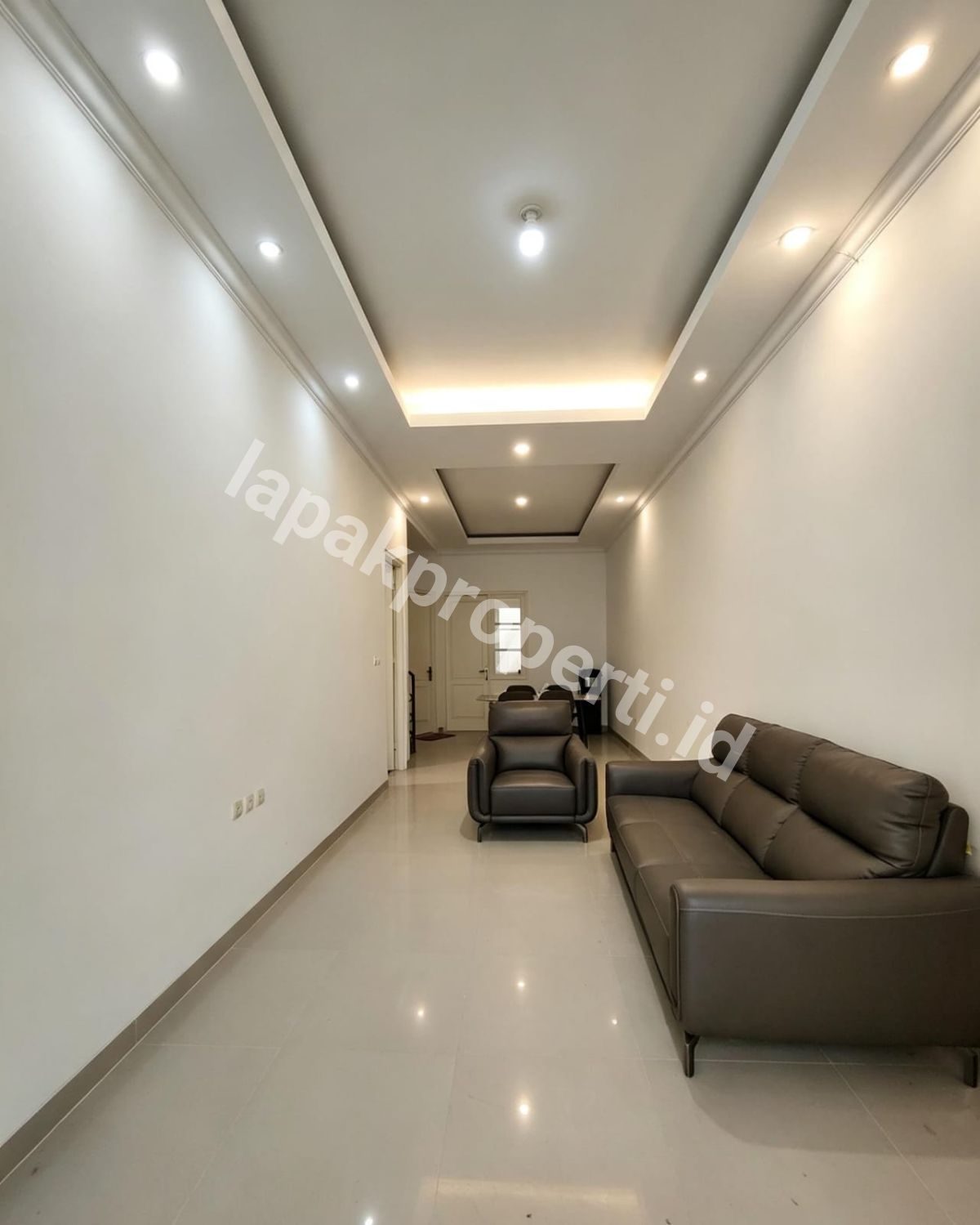 Foto Rumah 2 Lantai Semi Furnished Dalam komplek Akses Jalan Lebar - 6