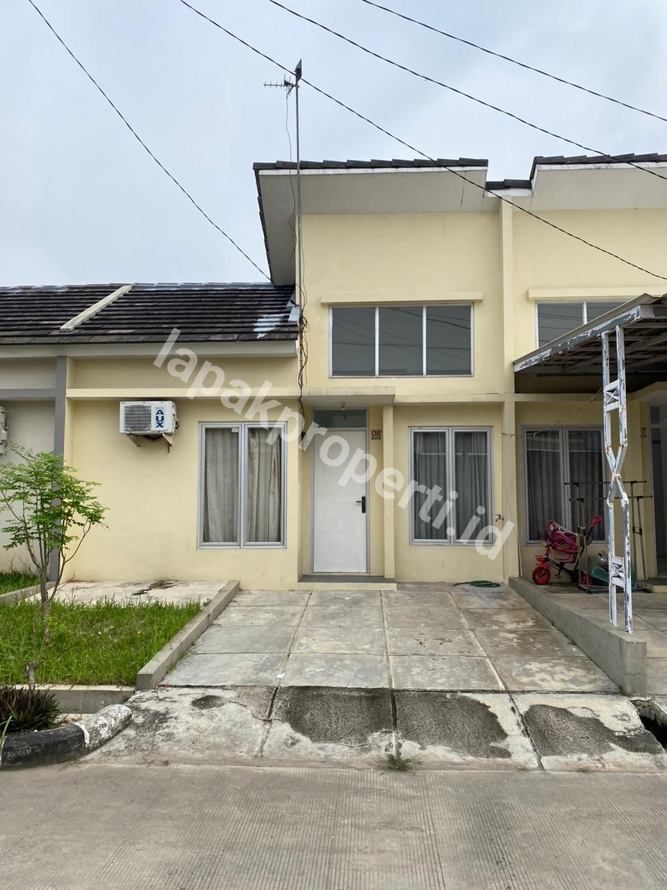 Foto Dijual Rumah gandeng Siap Huni di Karawang - 4