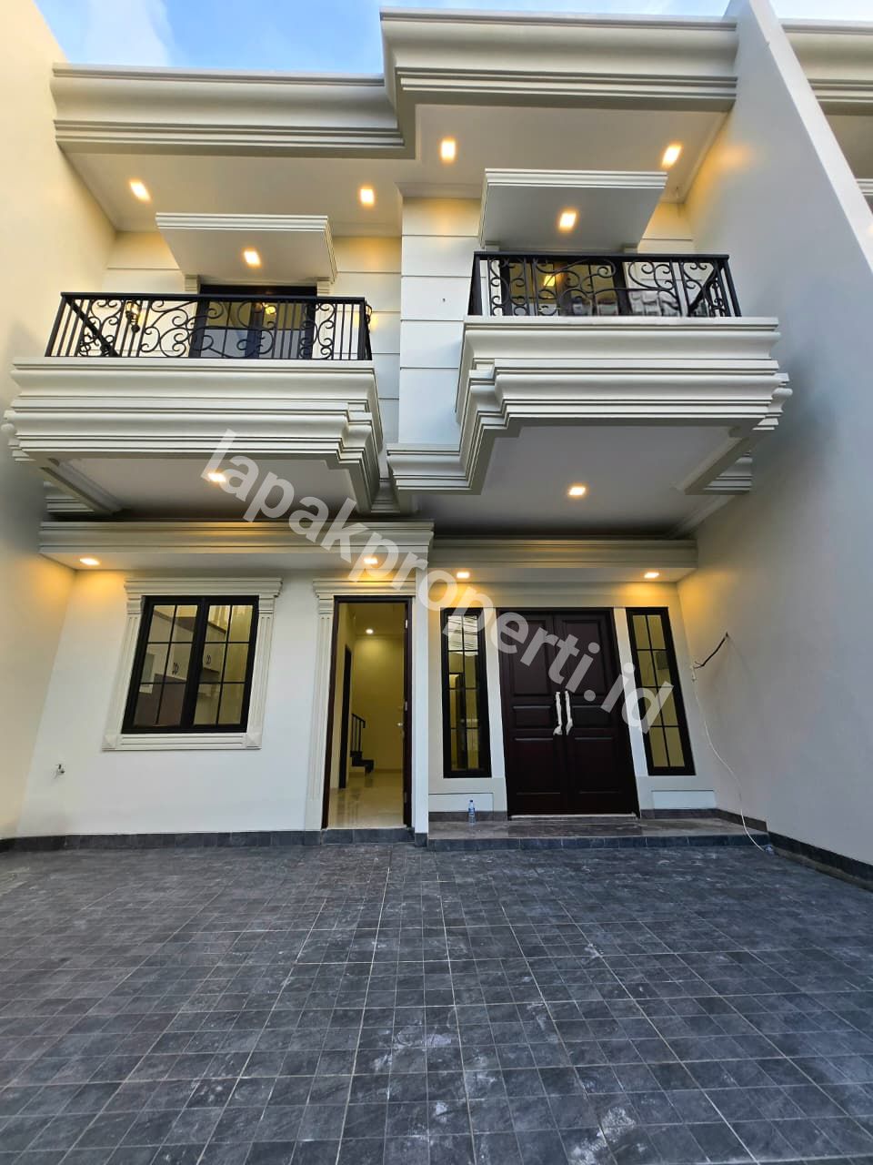 Foto Rumah Mewah Design Classic Modern Dalam Komplek Di Duren Sawit Jakarta Timur - 12