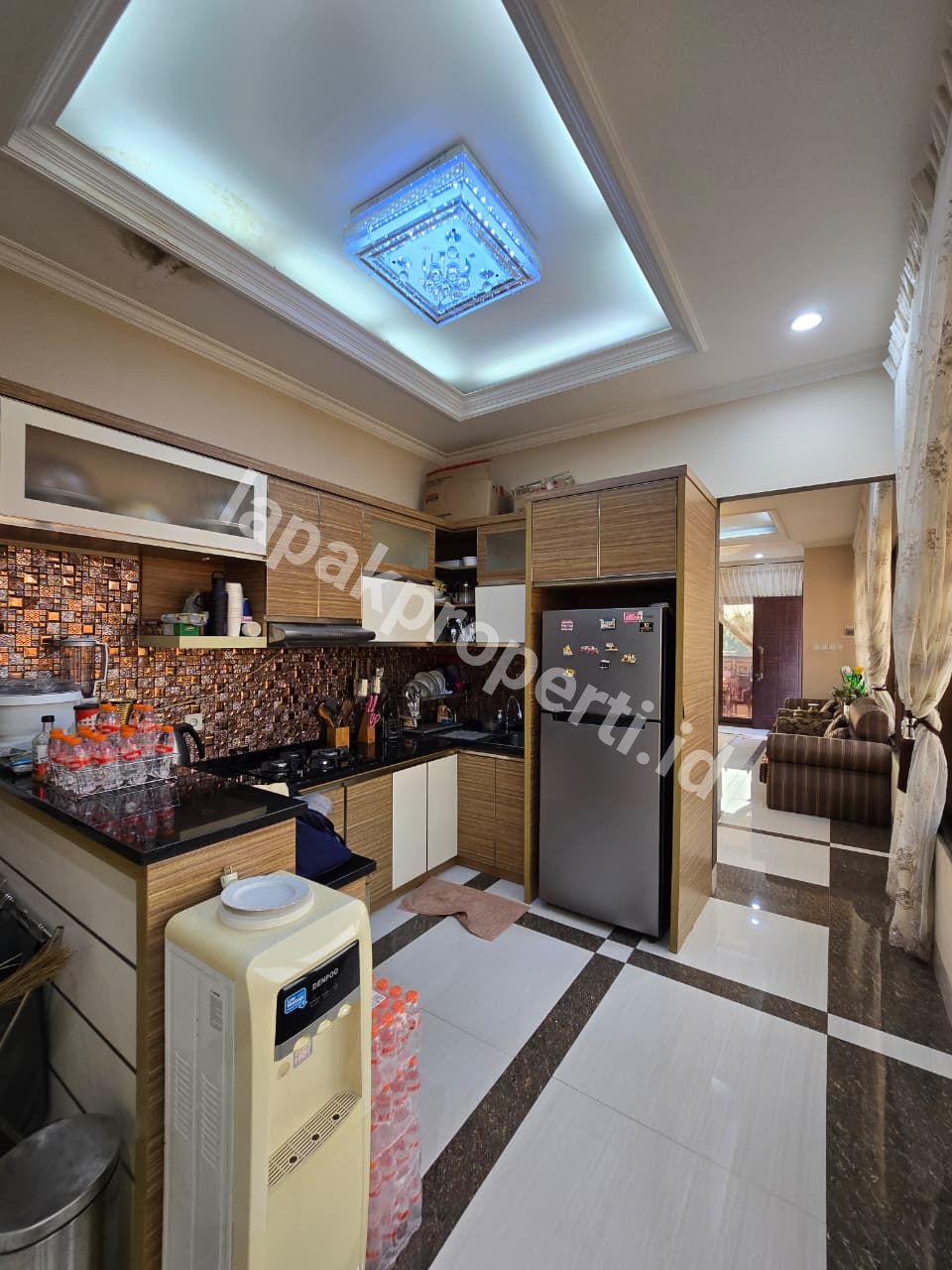Foto Rumah Full Furnished Dalam komplek Di Jatinegara Jakarta Timur - 11