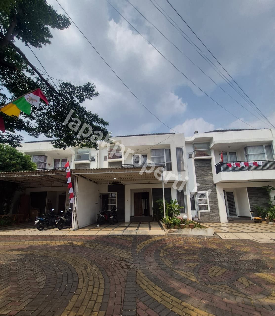 Rumah Dalam Cluster Akses Jalan Lebar Dalam Cluster Semi Furnished