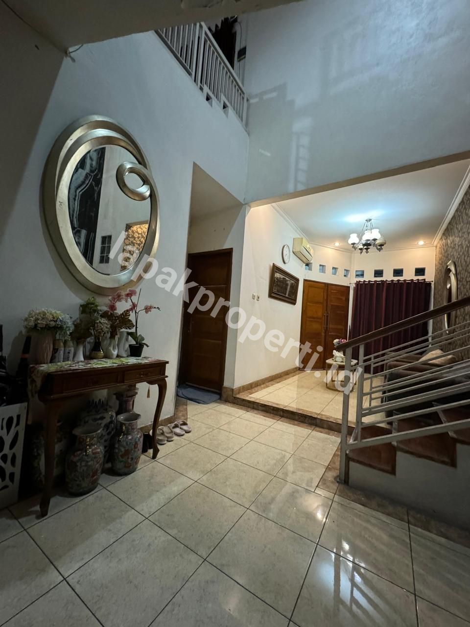 Foto Dijual Rumah Kokoh Terawat Dalam komplek Di Pondok Bambu Jakarta Timur - 3