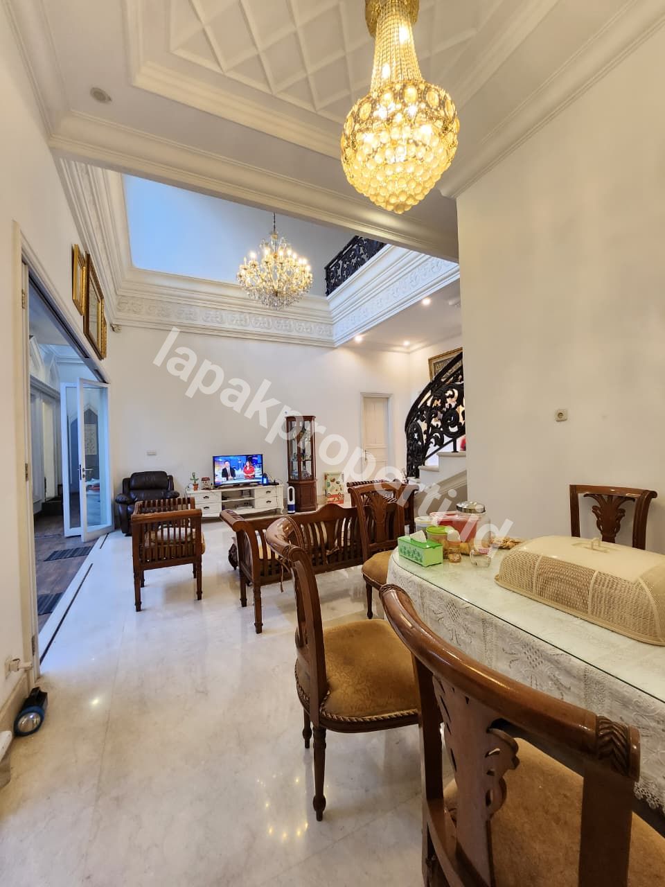 Foto Dijual Rumah Classic Mewah Dalam Komplek Billymoon Pondok Kelapa Jakarta Timur - 13