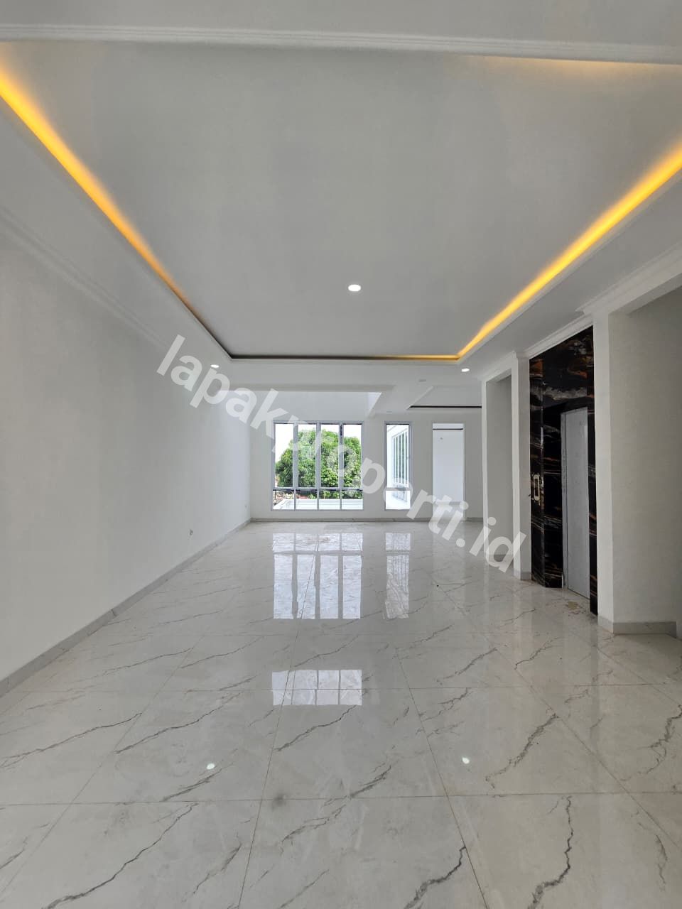 Foto Rumah Baru Dengan Private Poll Di Tebet Jakarta Selatan - 3