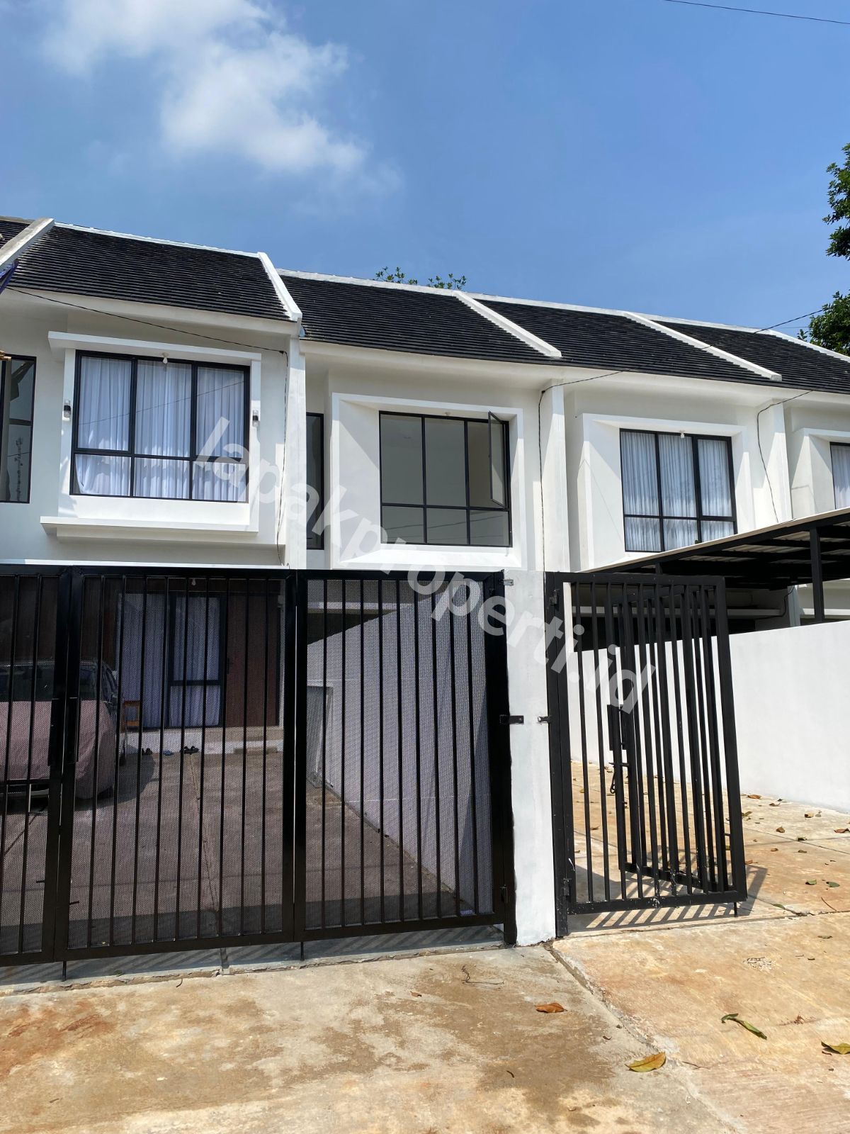 Rumah Cantik 2 Lantai dalam Komplek Bebas Asri di Jatiasih Kota Bekasi