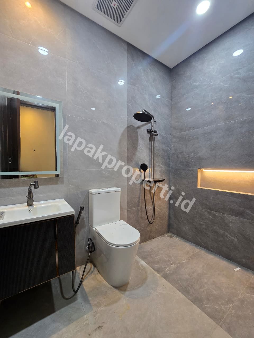 Foto Dijual Rumah Baru Dalam Komplek Tenang Di Cempaka Putih Tengah Jakarta pusat - 12