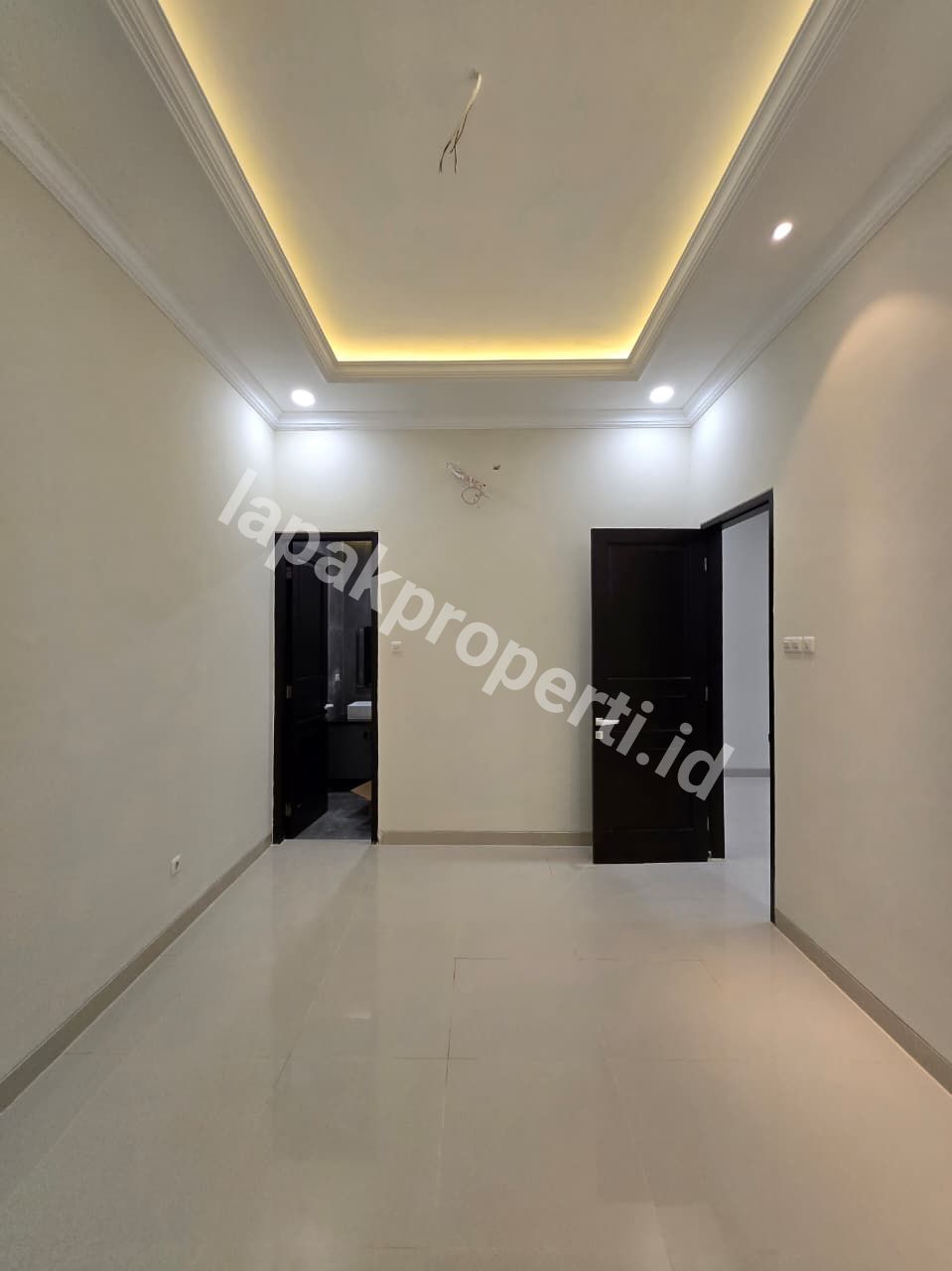 Foto Rumah Mewah Design Classic Modern Dalam Komplek Di Duren Sawit Jakarta Timur - 6