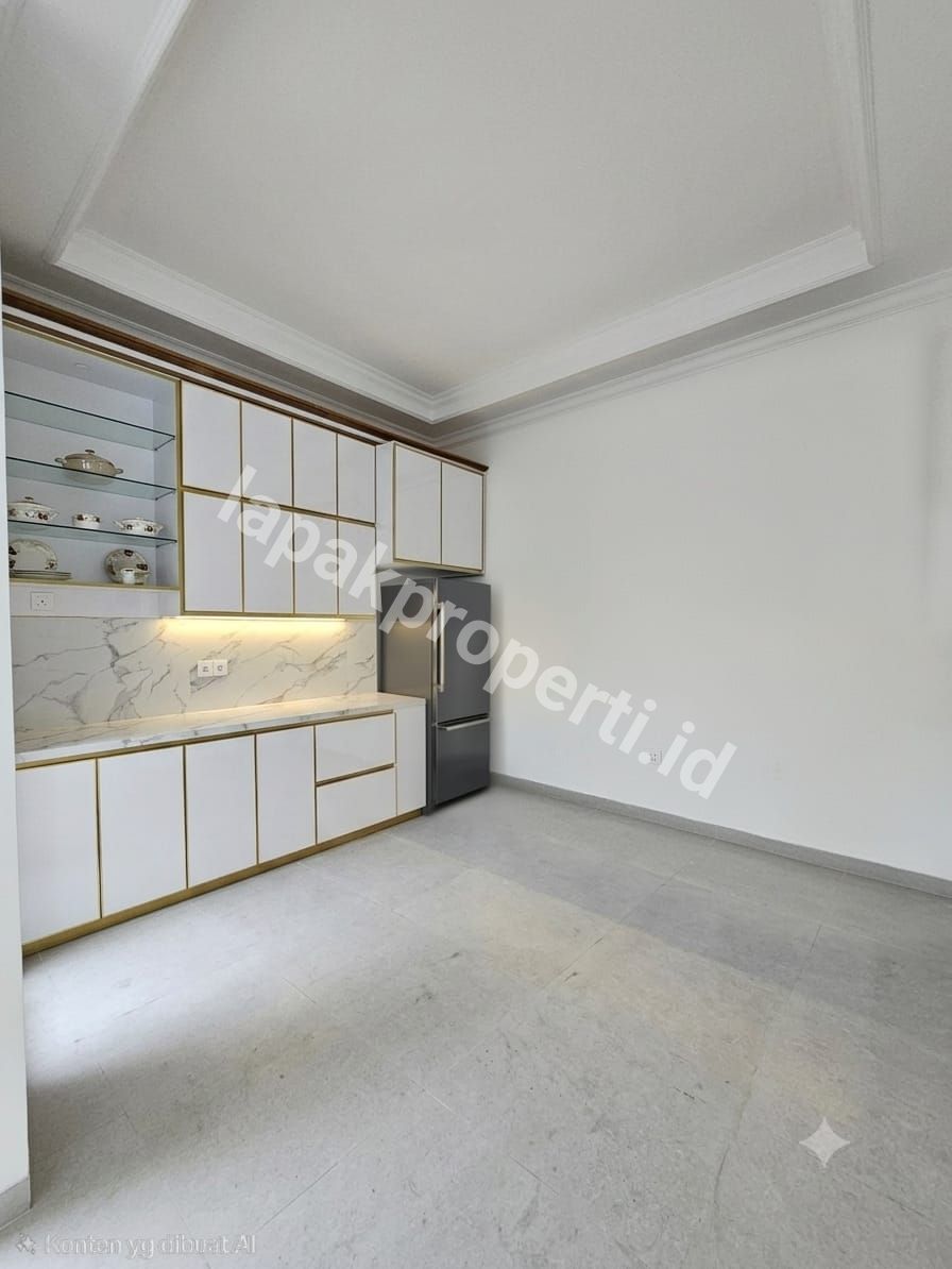 Foto Brand New Rumah Dalam Komplek Design Classic Modern - 7