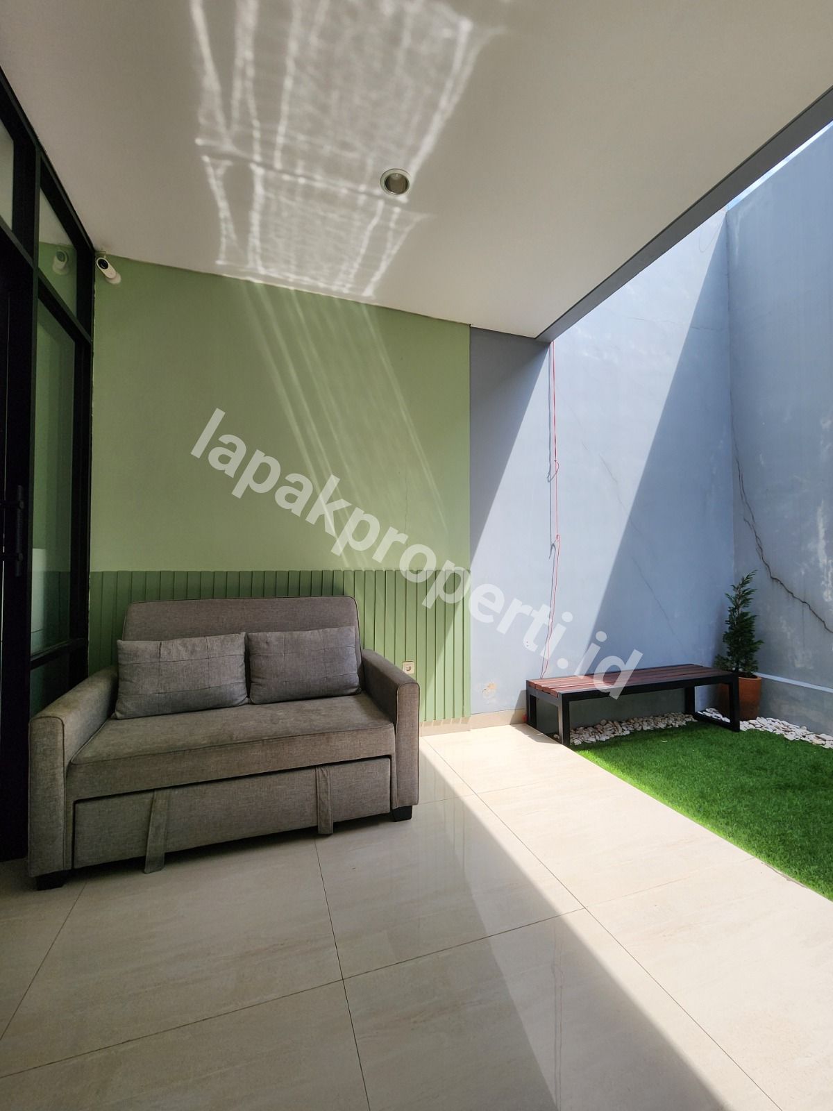 Foto Dijual rumah Dalam Cluster 2½ Lantai siap Huni - 4