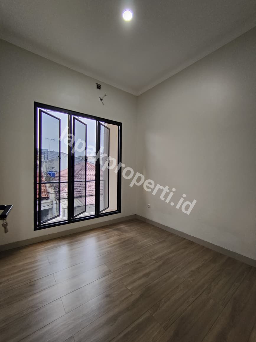 Foto Dijual Rumah Baru Dalam Komplek Tenang Di Rawamangun Jakarta Timur - 8