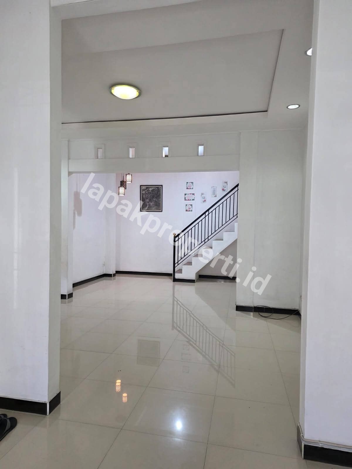 Foto Disewakan Rumah 5 kamar Pantai Mentari Surabaya Timur dekat Raya Kenjeran - 4