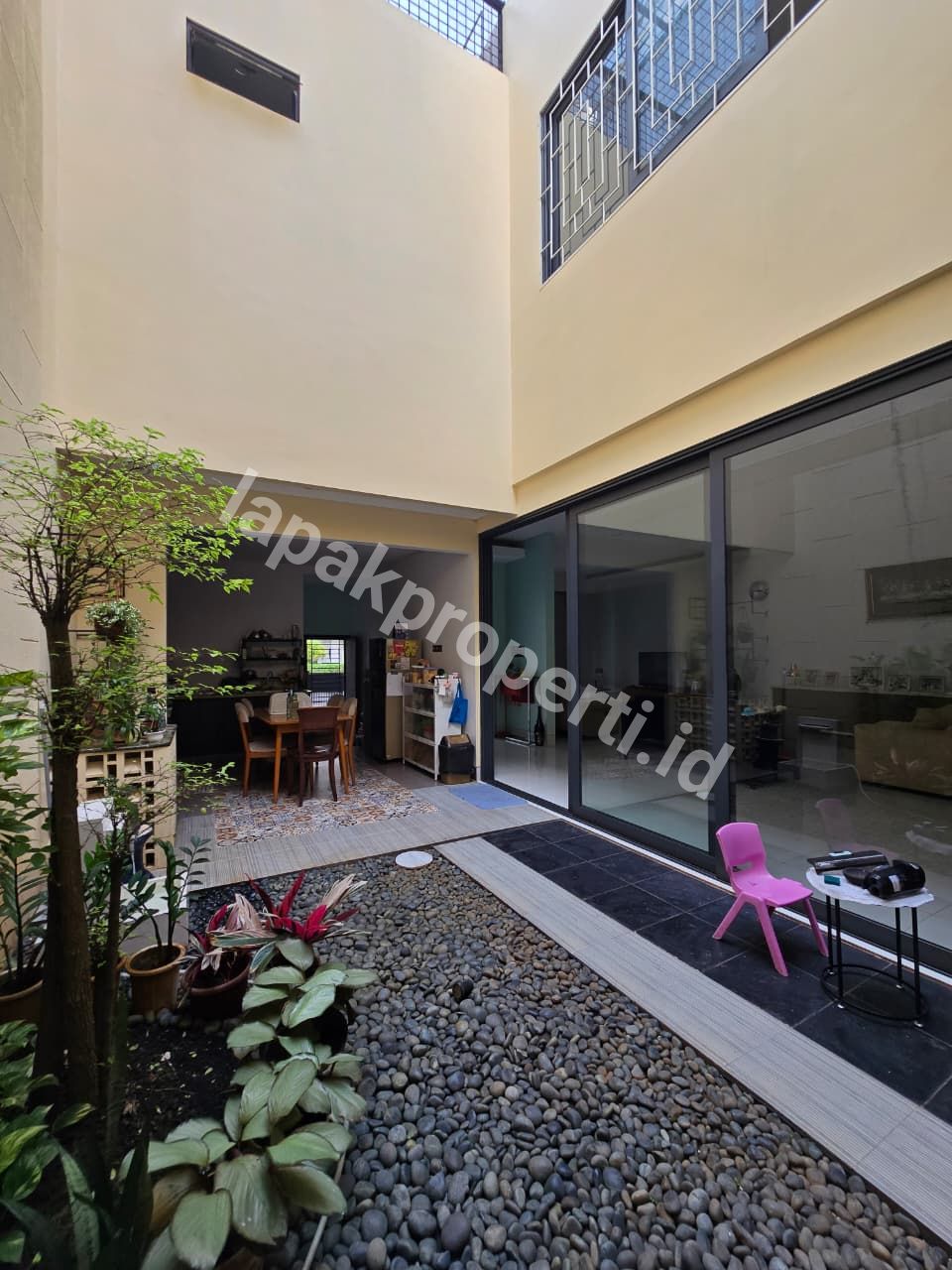 Foto Rumah Semi Furnished Dalam komplek Di Duren Sawit Jakarta Timur - 15