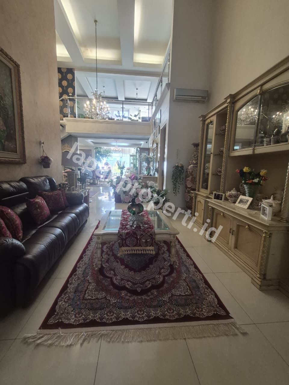 Foto Dijual Rumah Secondary Dalam komplek Dengan Private Poll Di Duren Sawit Jakarta Timur - 2