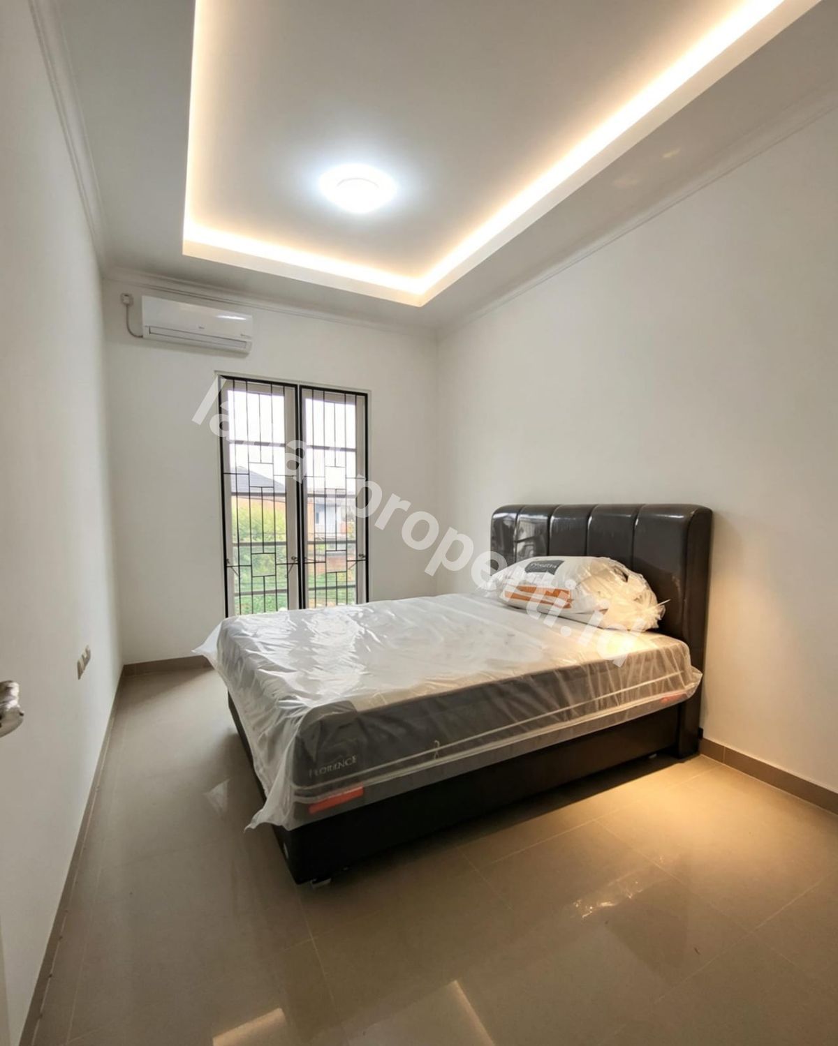 Foto Rumah 2 Lantai Semi Furnished Dalam komplek Akses Jalan Lebar - 15