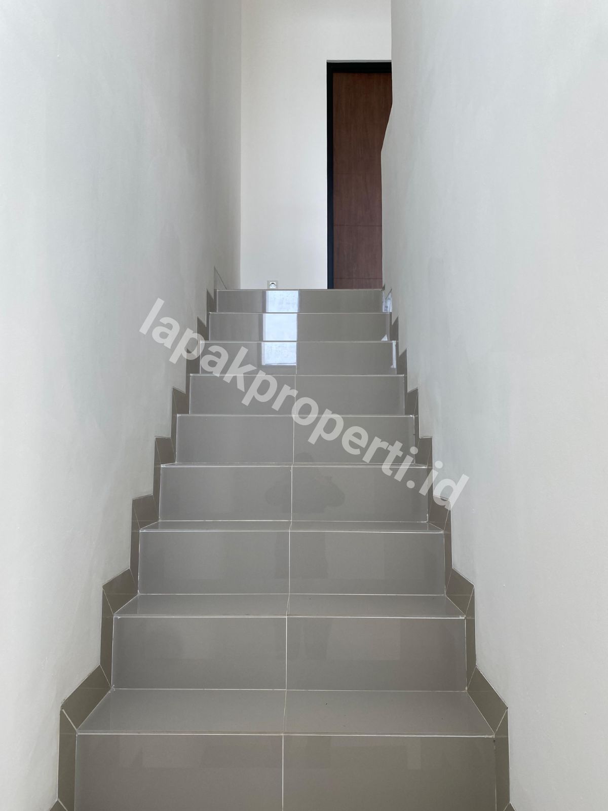 Foto Rumah Cantik 2 Lantai dalam Komplek Bebas Asri di Jatiasih Kota Bekasi - 9