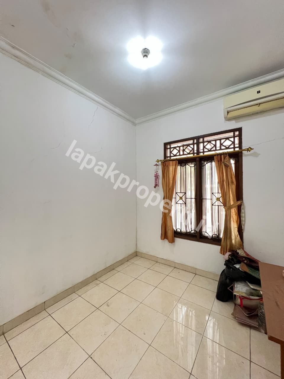 Foto Dijual Rumah Secondary Semi Furnished Dalam Twonhouse - 3