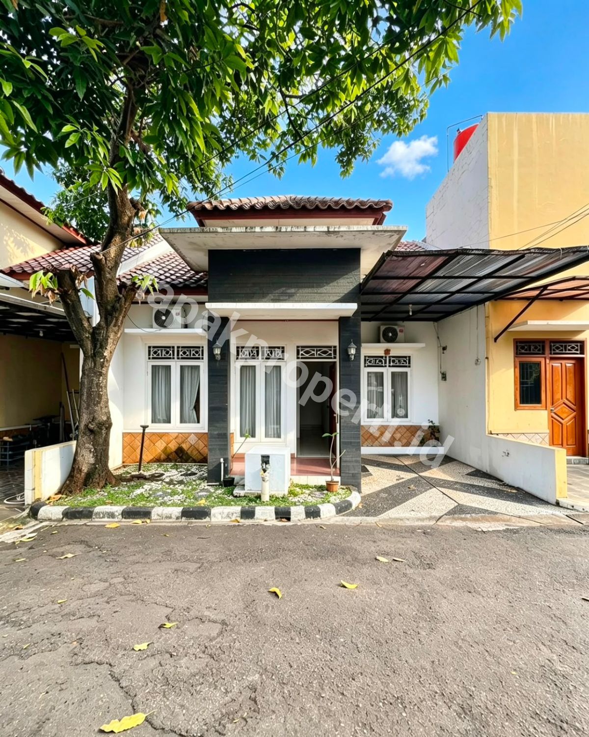 Dijual Rumah Secondary Semi Furnished Dalam Twonhouse
