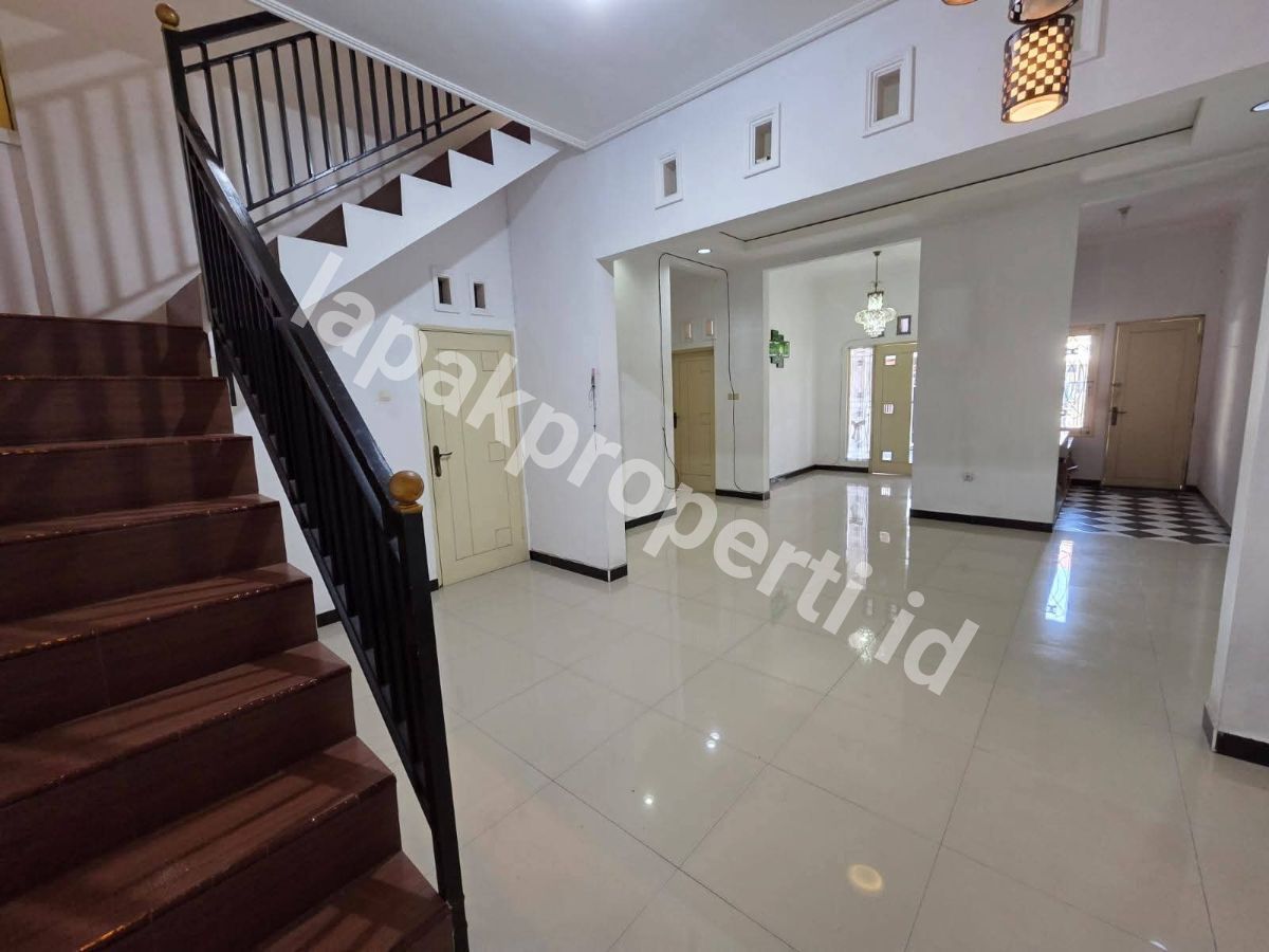 Foto Disewakan Rumah 5 kamar Pantai Mentari Surabaya Timur dekat Raya Kenjeran - 2