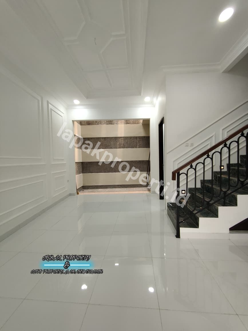 Foto Dijual Rumah Baru 3 lantai Dengan Rofftop Di Duren Sawit Jakarta Timur - 6