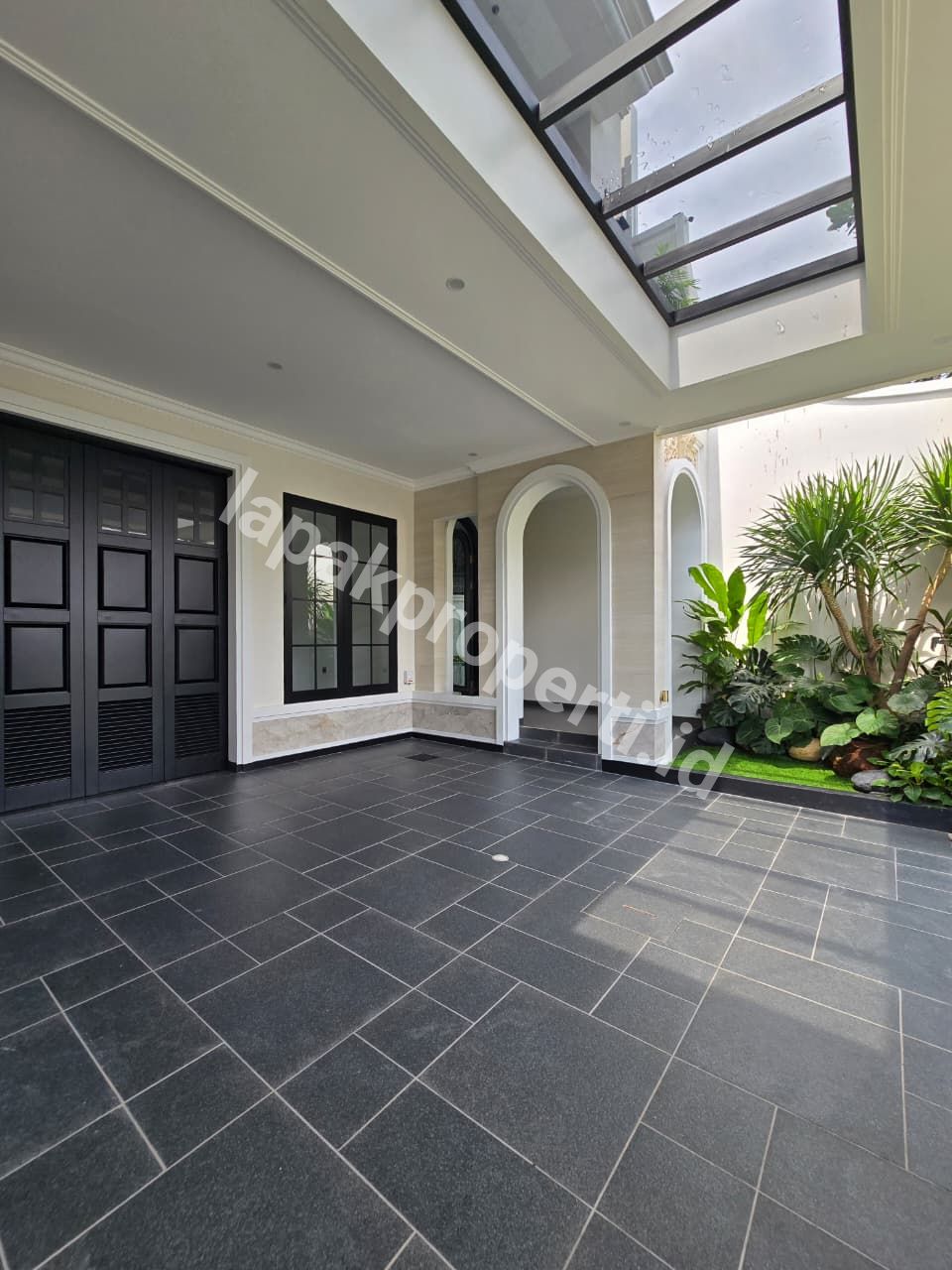 Foto Rumah Mewah Dalam komplek Elite Dengan Pripave Pool Di Pondok Kelapa Jakarta Timur - 4