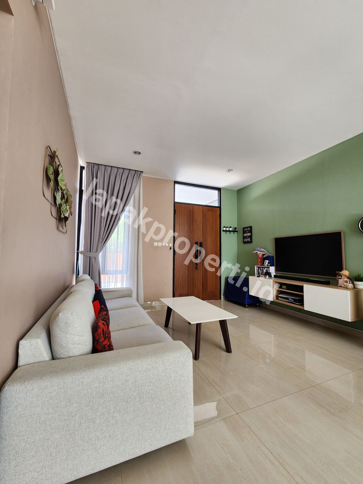 Foto Dijual rumah Dalam Cluster 2½ Lantai siap Huni - 2