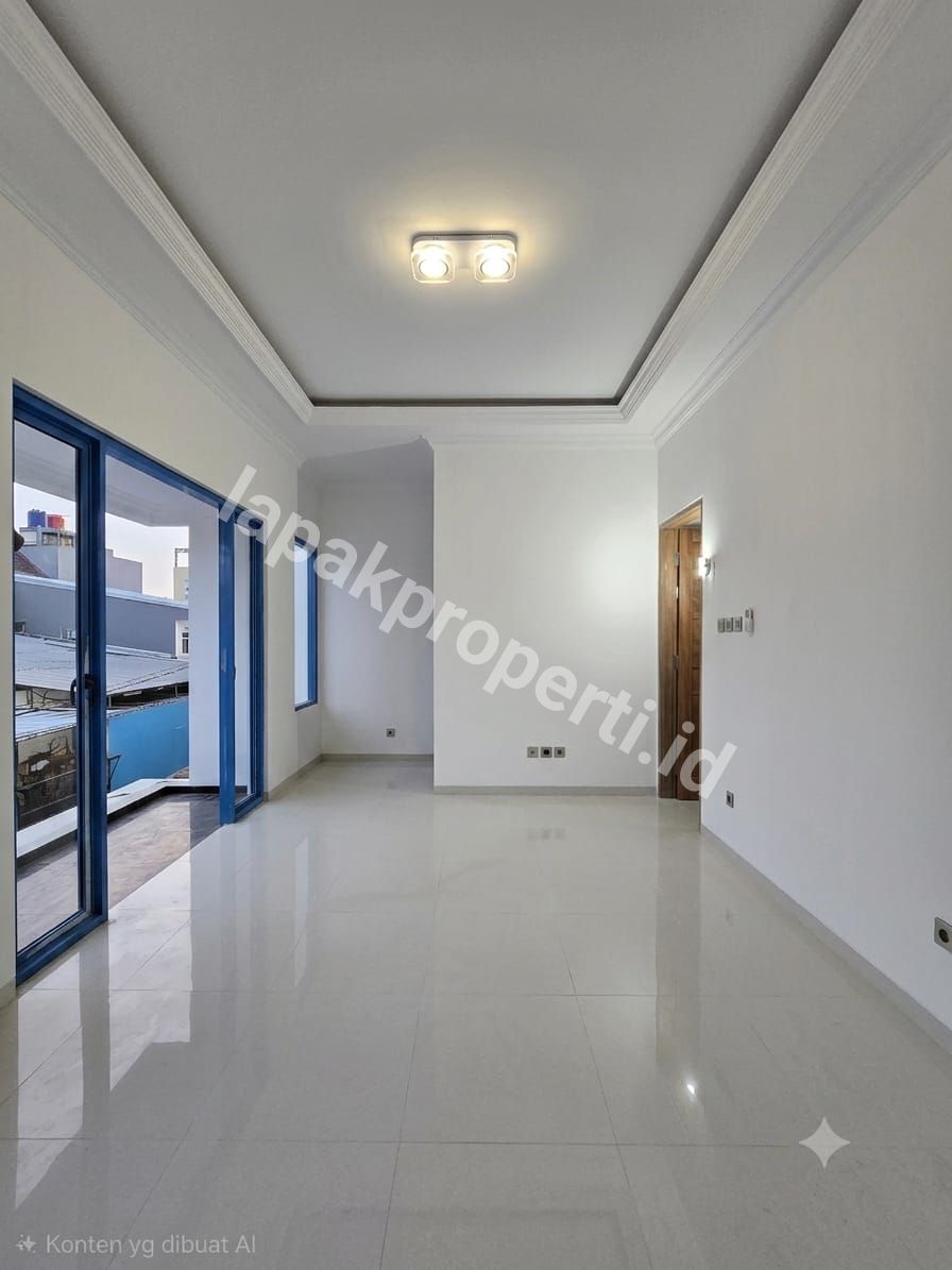Foto Brand New Rumah Dalam Komplek Design Classic Modern - 6
