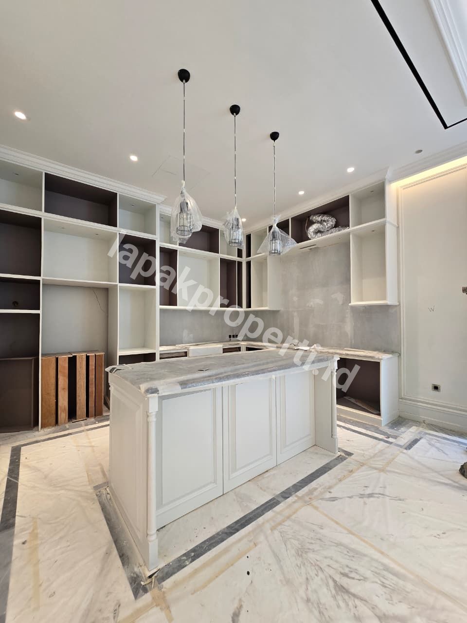 Foto Dijual Rumah Baru Design Classic Modern Siap Huni - 14