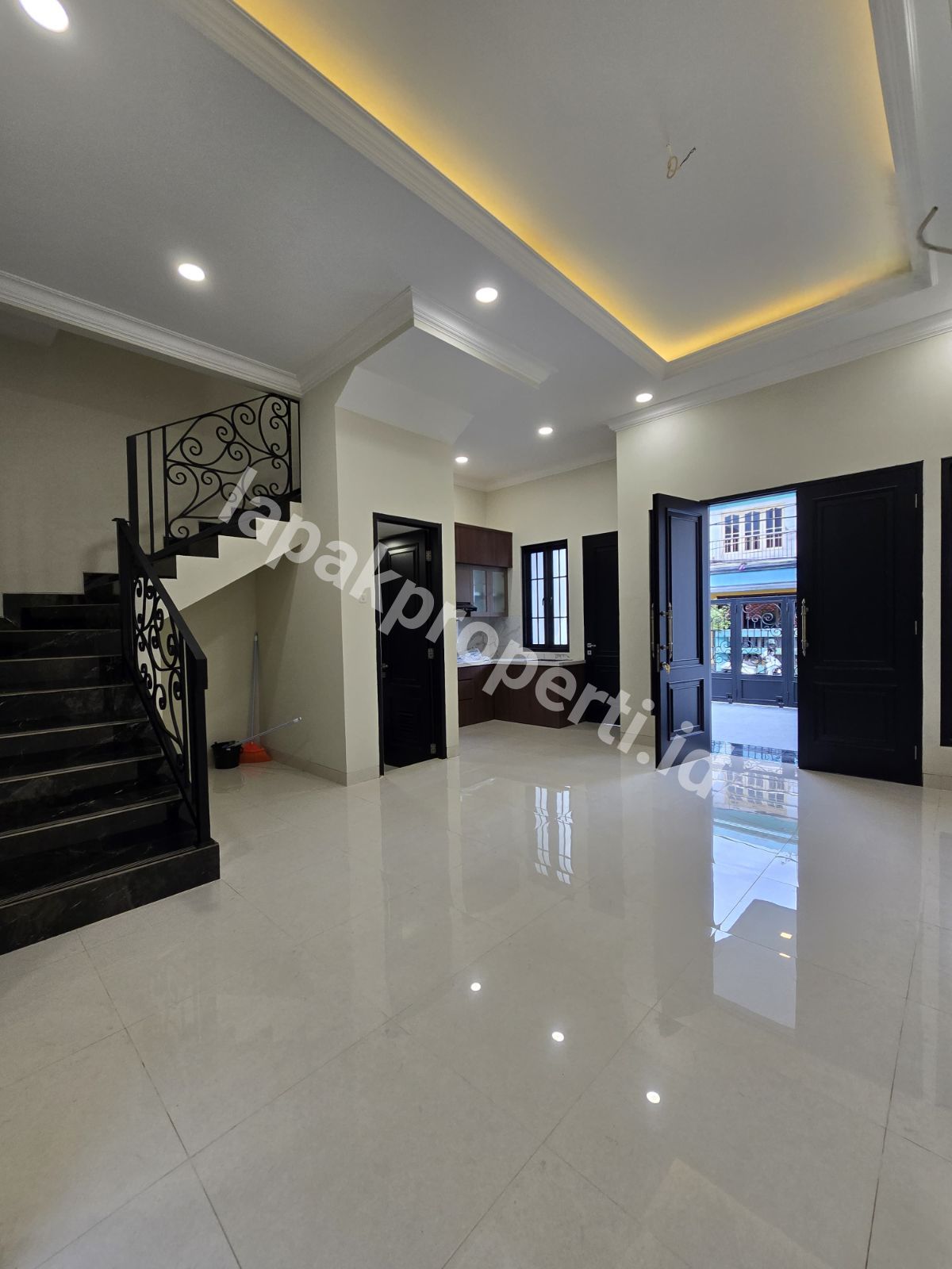 Foto Rumah Mewah Dalam komplek Elite Dengan Pripave Pool Di Pondok Kelapa Jakarta Timur - 15