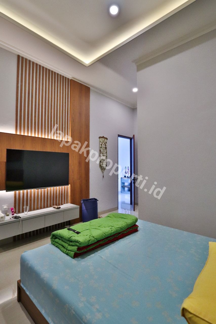 Foto Rumah Modern Minimalis 2,5 Lantai di Area Pondok Indah Jakarta Selatan - 5