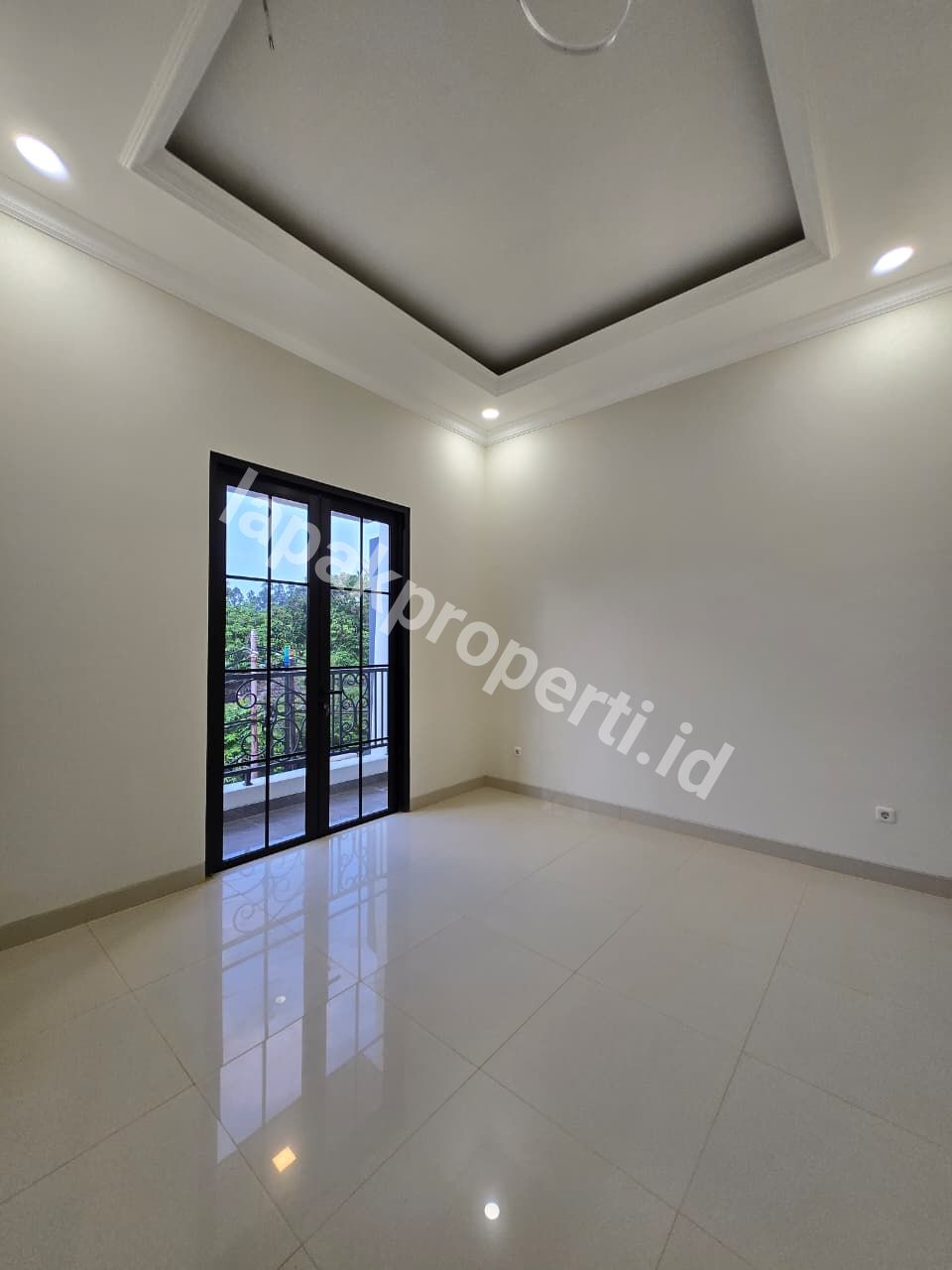 Foto Rumah Mewah Design Classic Modern Dalam Komplek Di Duren Sawit Jakarta Timur - 4