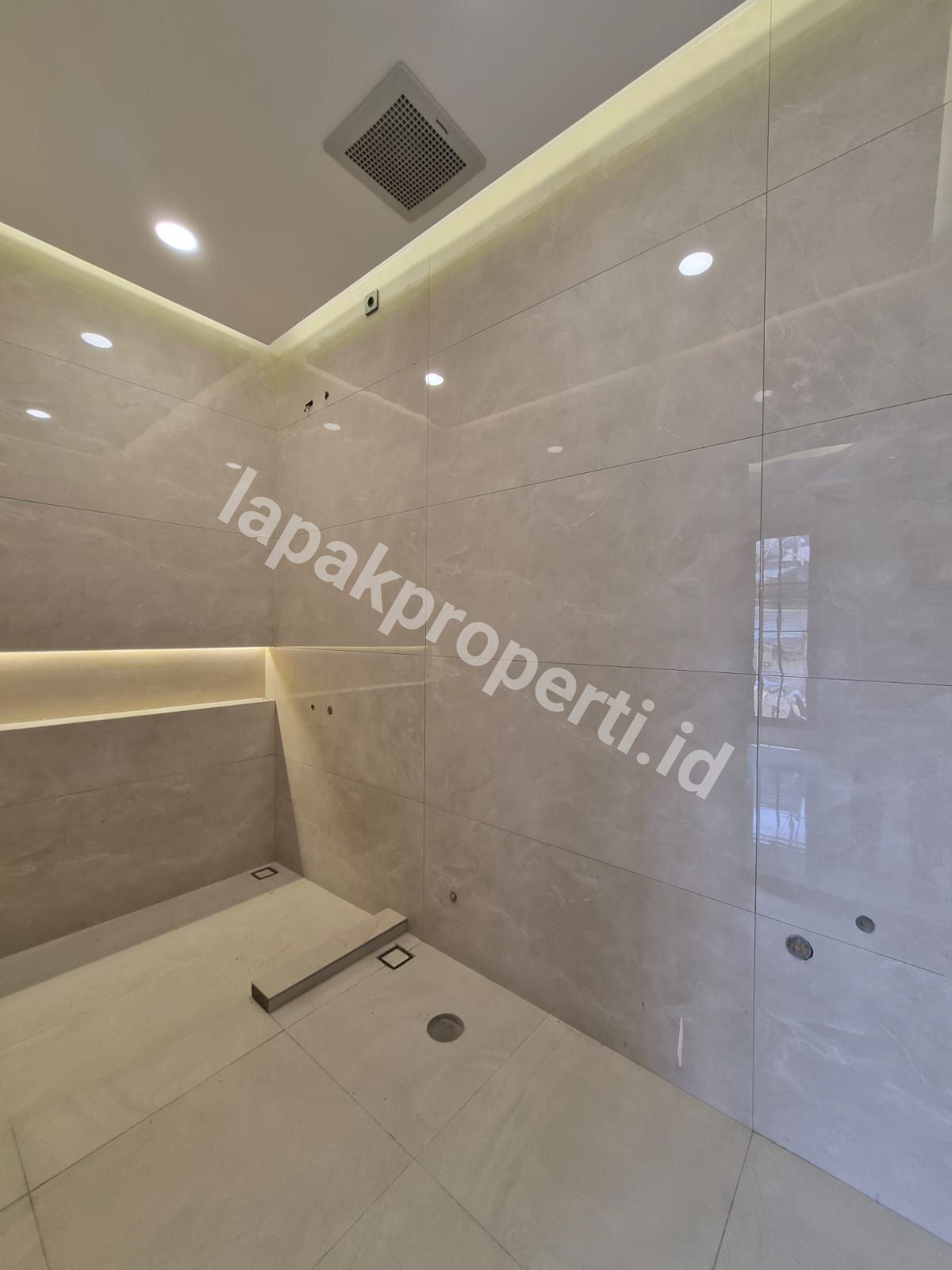 Foto Dijual Rumah Baru Dalam Komplek Di Pondok Bambu Jakarta Timur - 11