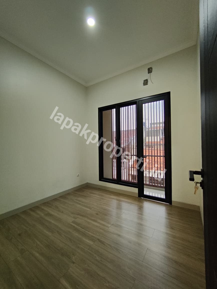 Foto Dijual Rumah Baru Dalam Komplek Tenang Di Rawamangun Jakarta Timur - 15