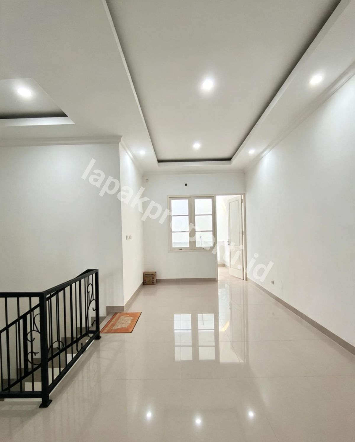 Foto Rumah 2 Lantai Semi Furnished Dalam komplek Akses Jalan Lebar - 13