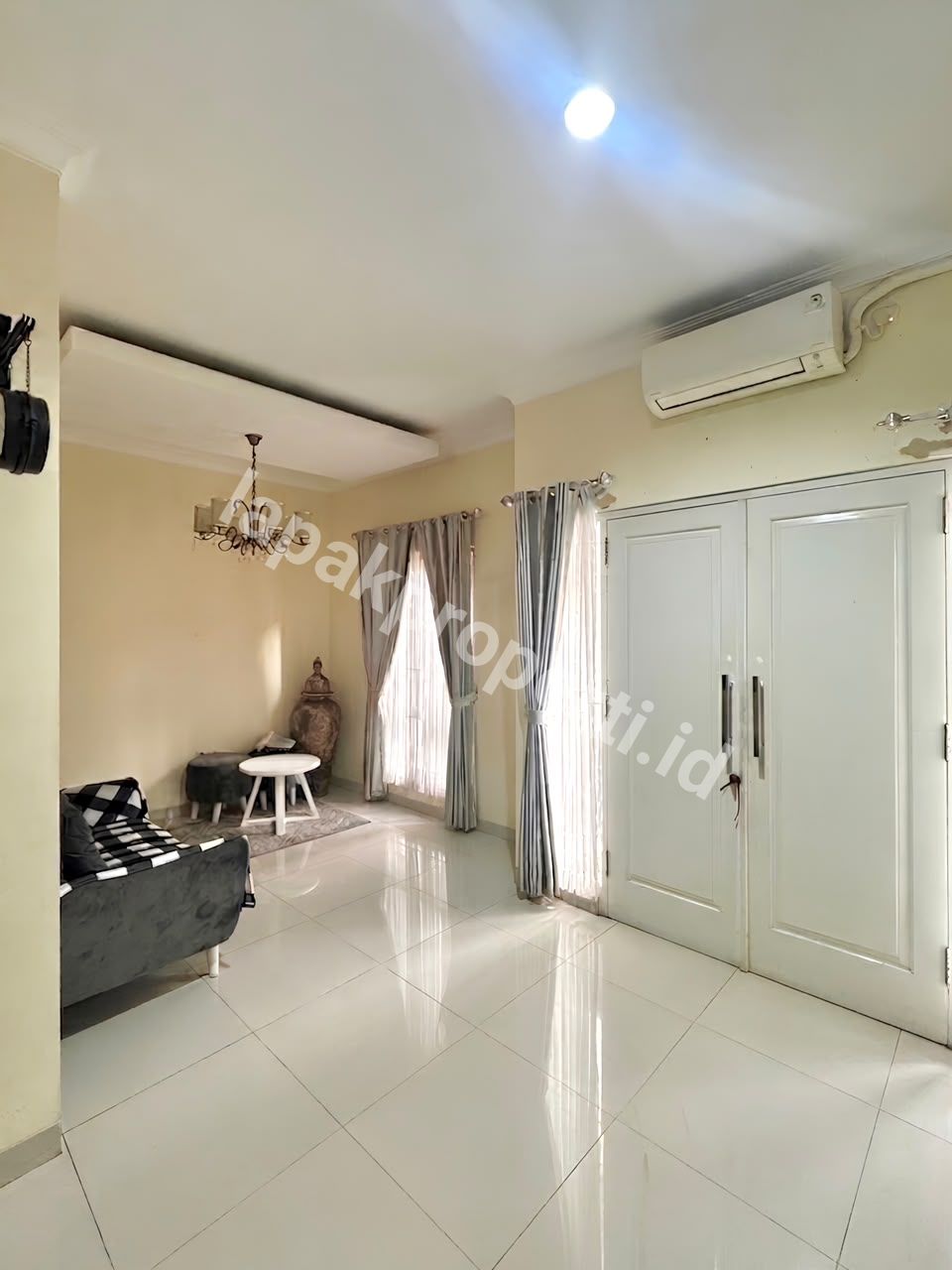 Foto Dijual Rumah Secondary Dalam Twonhouse Siap Huni - 2