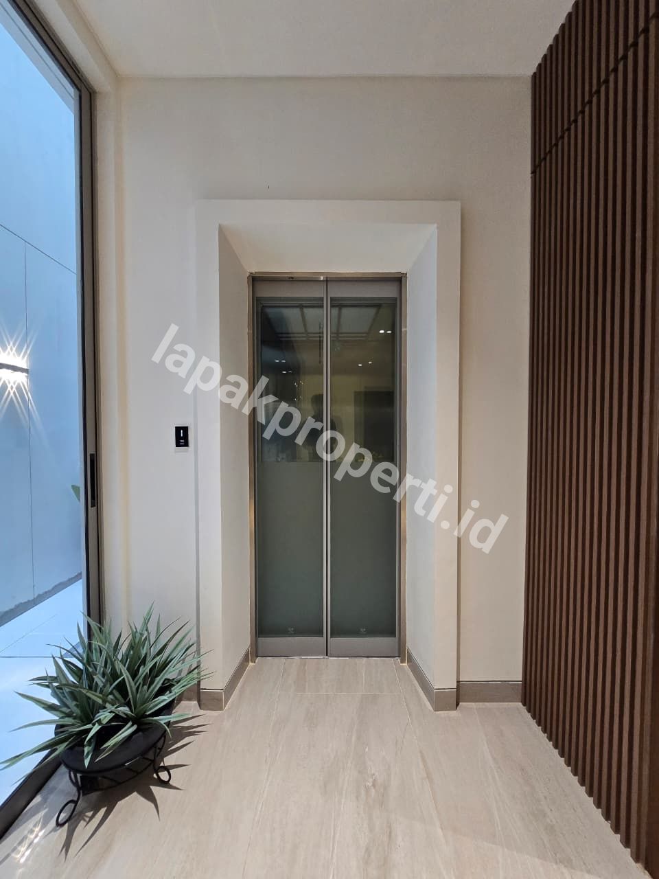 Foto Rumah Mewah Full Furnished Dalam komplek Elite Di Pulomas Jakarta Timur - 11