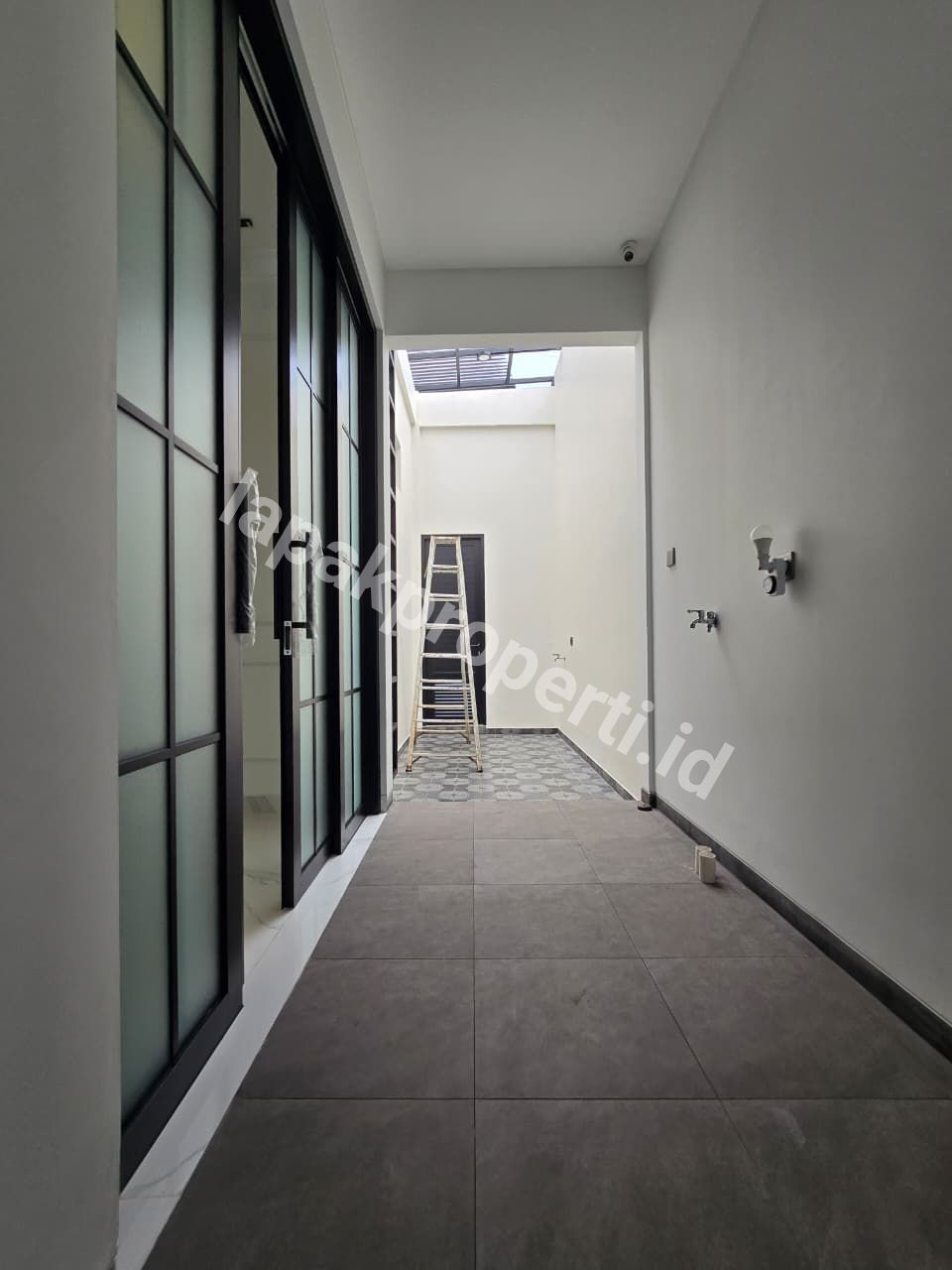 Foto Rumah Mewah Dalam komplek Elite Dengan Pripave Pool Di Pondok Kelapa Jakarta Timur - 8